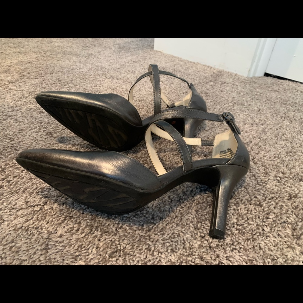 Anne Klein heels. EUC. Size 8.